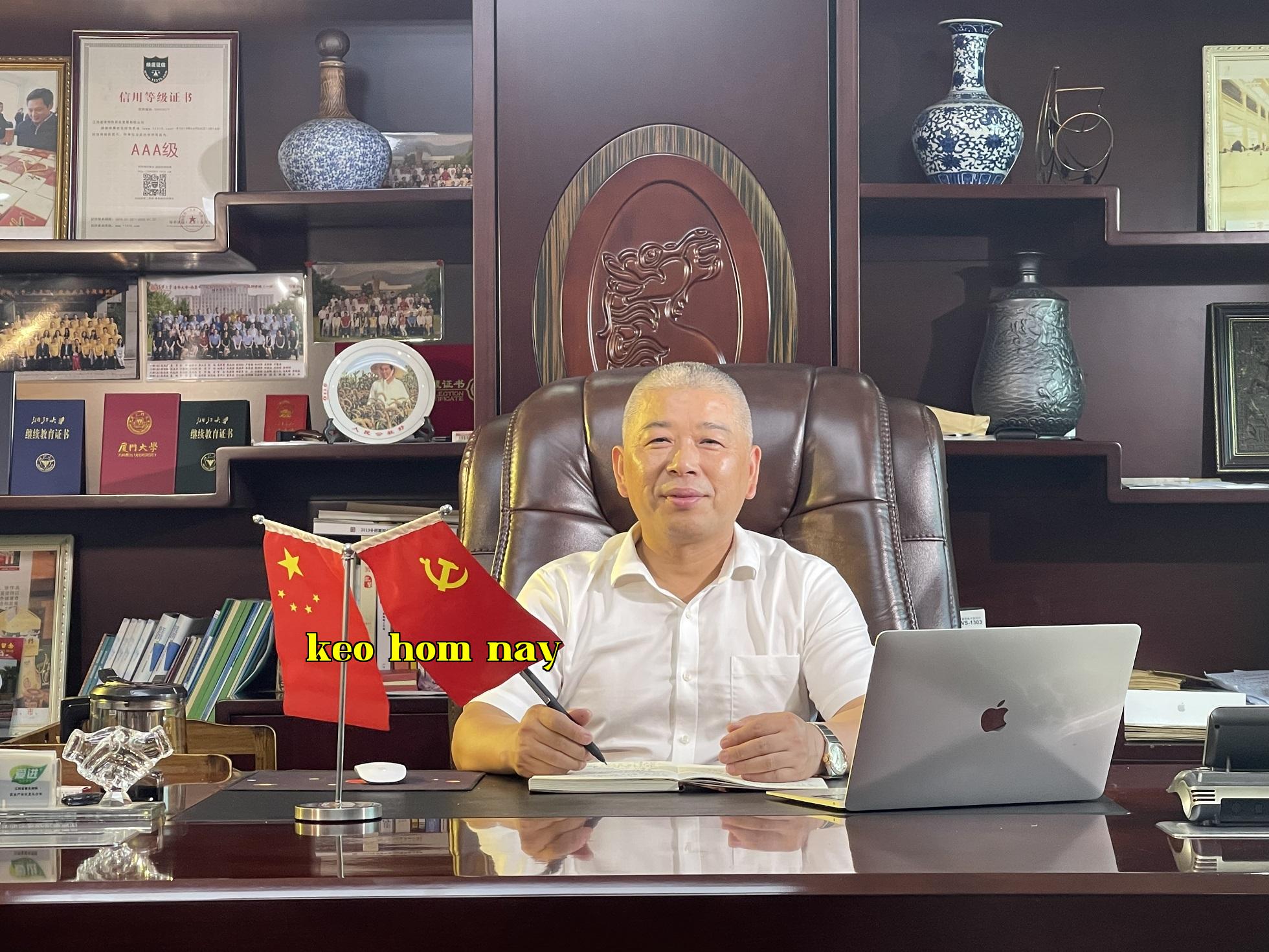 Ông Vạn Hữu Tiến, Chủ tịch HĐQT Công ty Đặc sản Gia Nghĩa, chúc toàn thể nhân viên và khách hàng thân thiết một Mid-Autumn Festival vui vẻ.