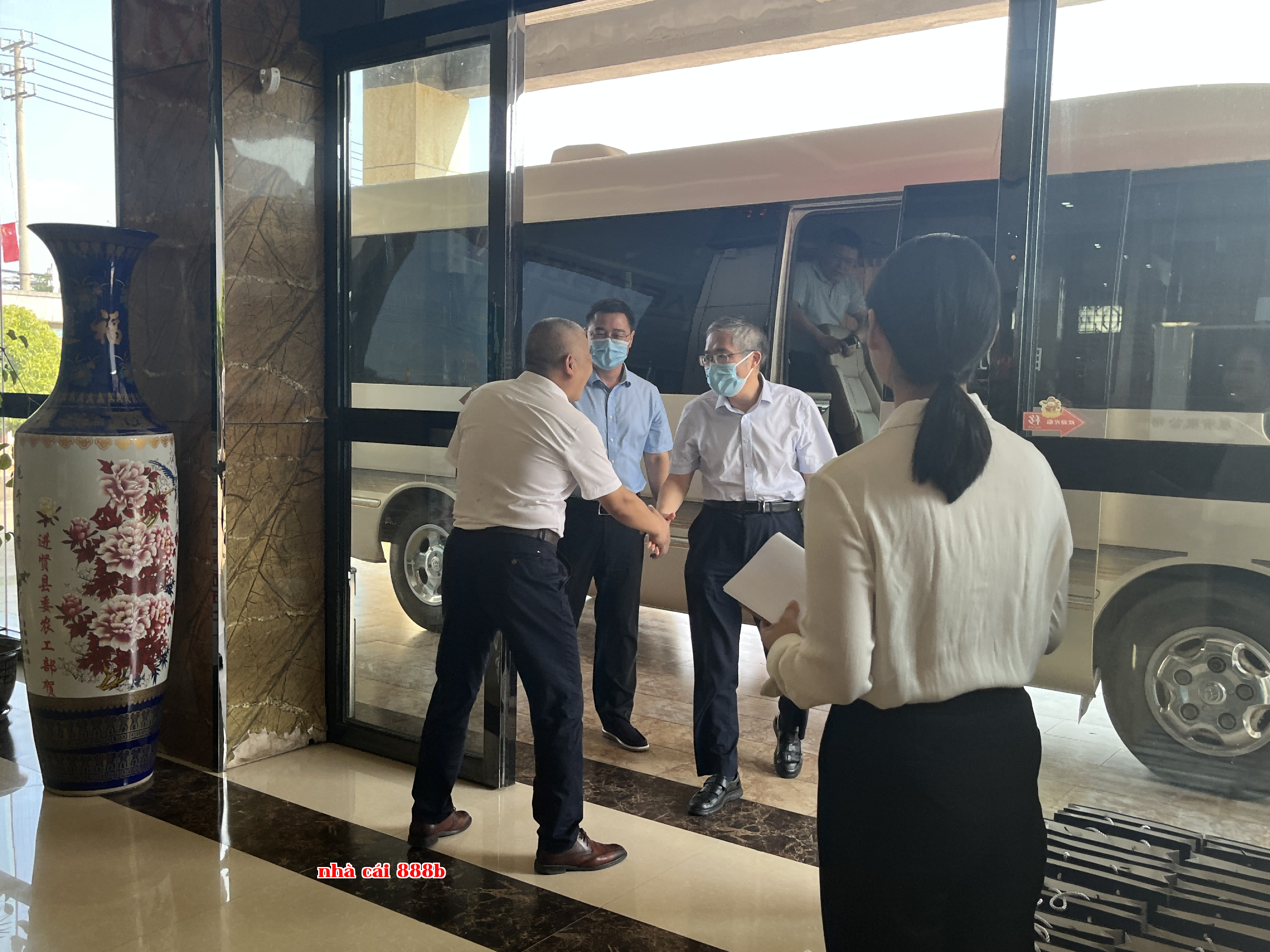Đoàn công tác do Chánh Văn phòng Thứ trưởng Thường trực Trần Bằng Công dẫn đầu đã đến thăm và hướng dẫn công việc tại Công ty Phát triển Nông nghiệp Đặc sản Gia Nghĩa.